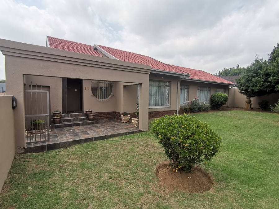 4 Bedroom Property for Sale in Randhart Gauteng