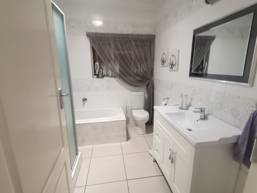 4 Bedroom Property for Sale in Randhart Gauteng