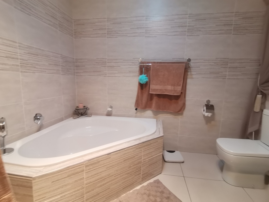 4 Bedroom Property for Sale in Randhart Gauteng