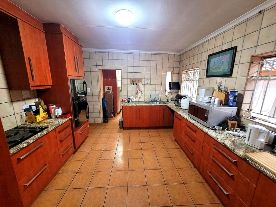 5 Bedroom Property for Sale in Moregloed Gauteng