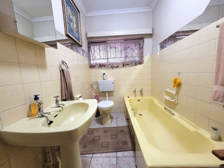 5 Bedroom Property for Sale in Moregloed Gauteng