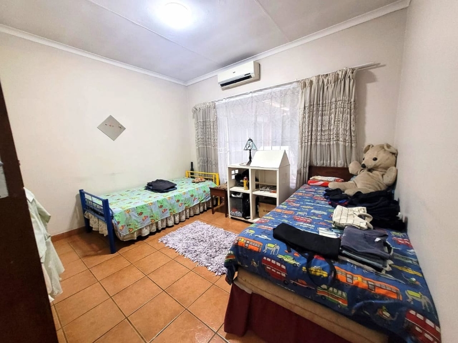 5 Bedroom Property for Sale in Moregloed Gauteng