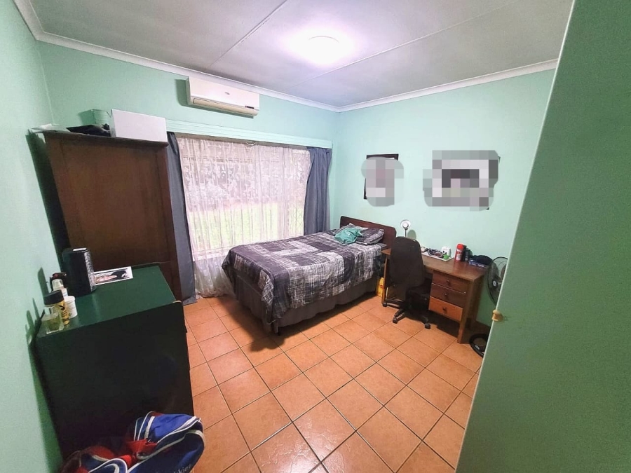 5 Bedroom Property for Sale in Moregloed Gauteng