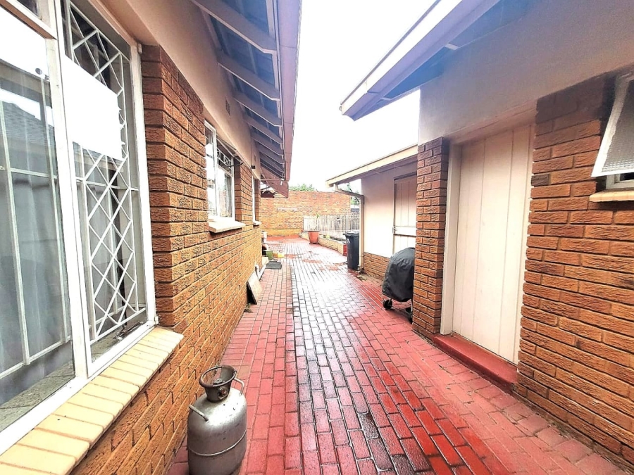 5 Bedroom Property for Sale in Moregloed Gauteng