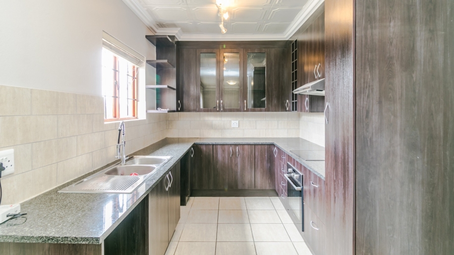 To Let 4 Bedroom Property for Rent in Noordwyk Gauteng