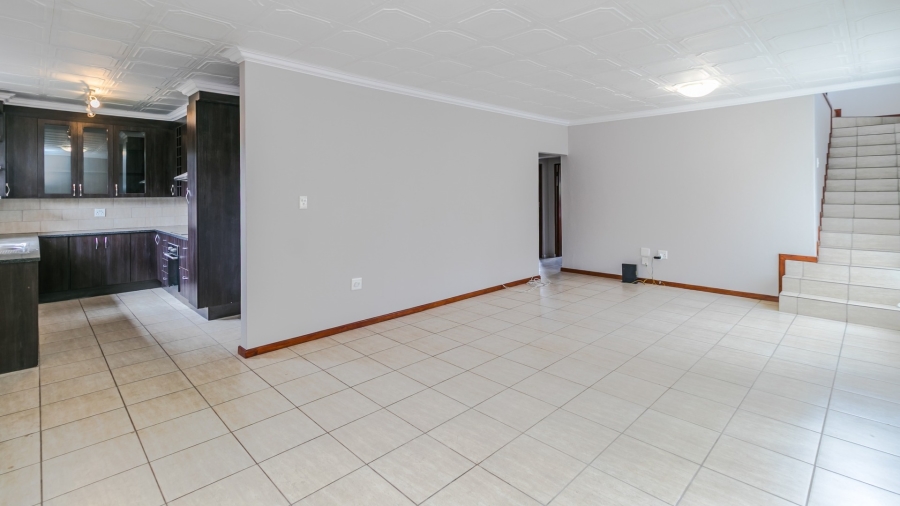 To Let 4 Bedroom Property for Rent in Noordwyk Gauteng