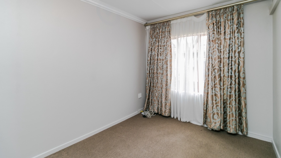 To Let 4 Bedroom Property for Rent in Noordwyk Gauteng