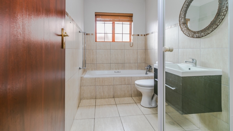 To Let 4 Bedroom Property for Rent in Noordwyk Gauteng