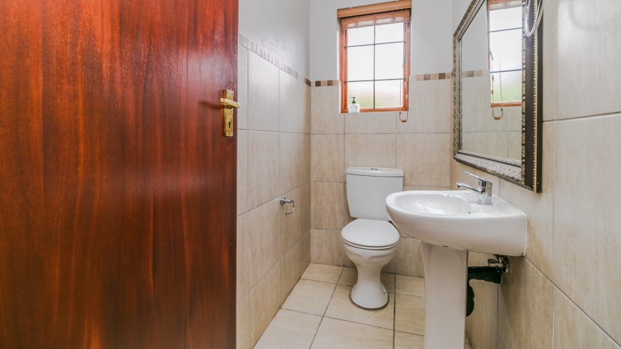 To Let 4 Bedroom Property for Rent in Noordwyk Gauteng