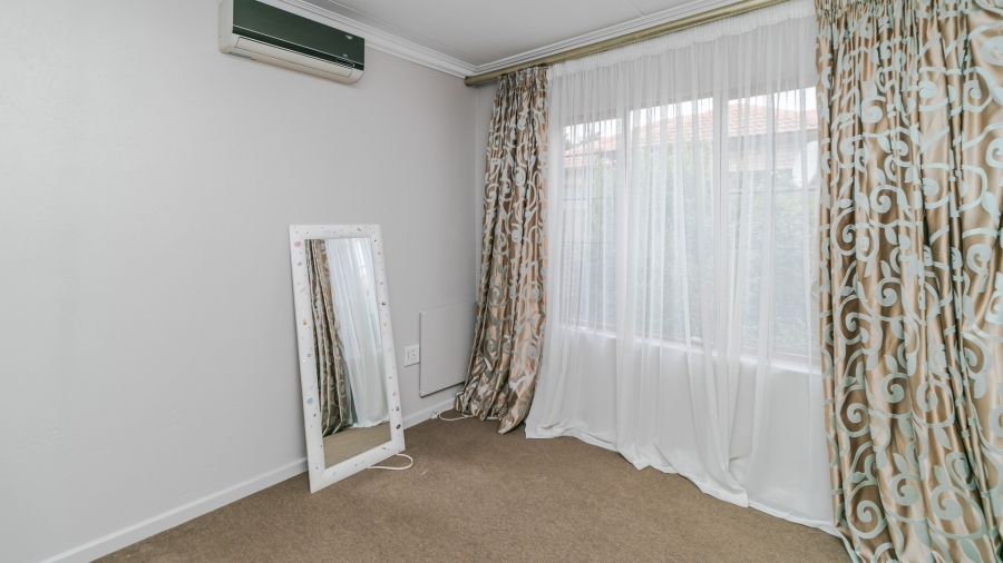 To Let 4 Bedroom Property for Rent in Noordwyk Gauteng