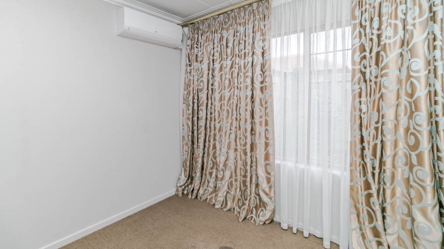 To Let 4 Bedroom Property for Rent in Noordwyk Gauteng