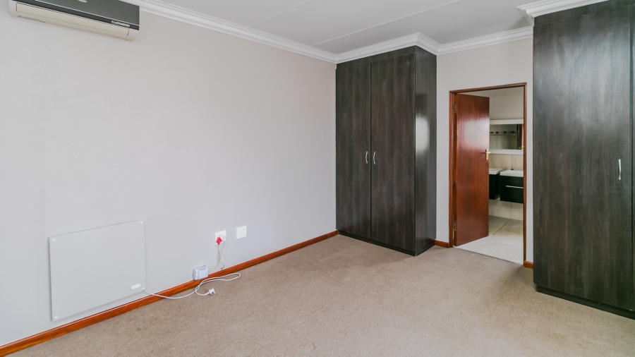 To Let 4 Bedroom Property for Rent in Noordwyk Gauteng