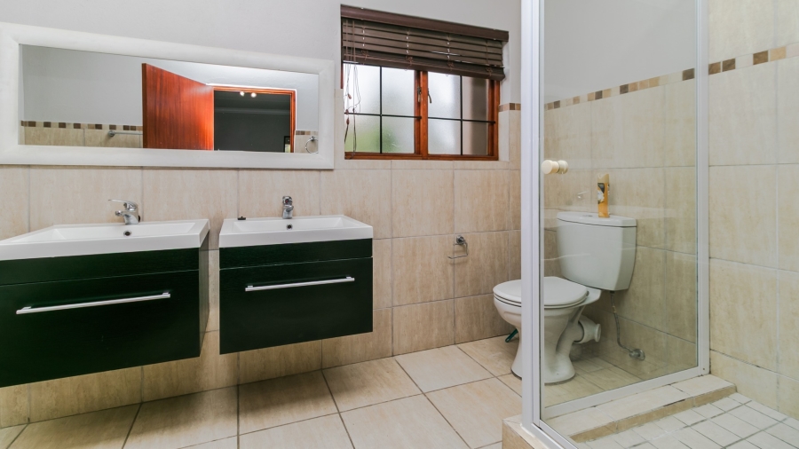 To Let 4 Bedroom Property for Rent in Noordwyk Gauteng