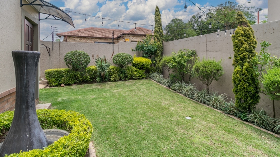 To Let 4 Bedroom Property for Rent in Noordwyk Gauteng