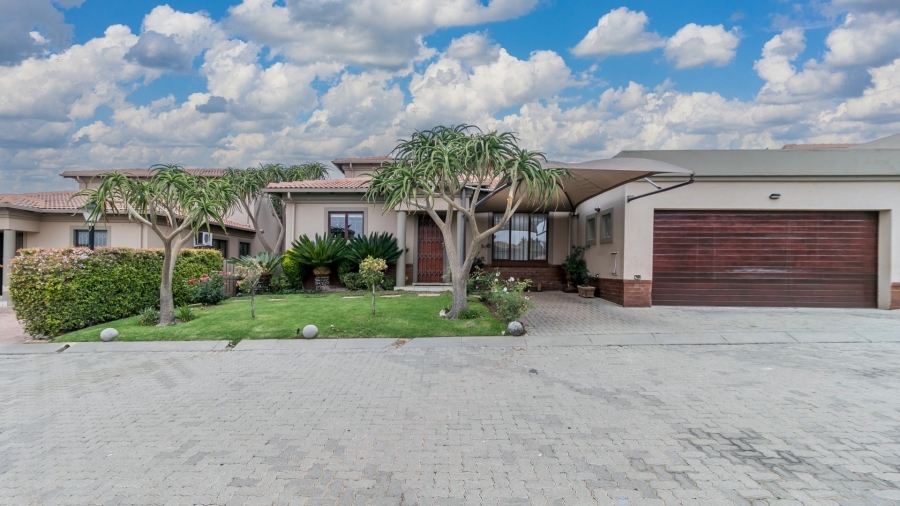 To Let 4 Bedroom Property for Rent in Noordwyk Gauteng