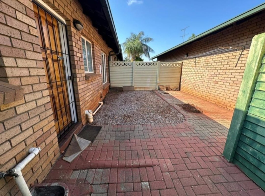 2 Bedroom Property for Sale in Annlin Gauteng
