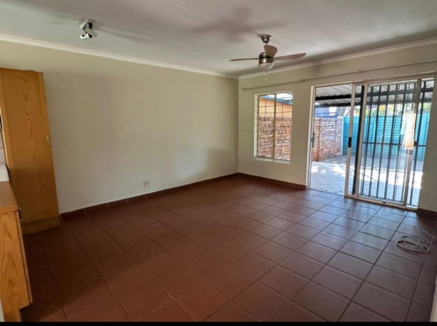 2 Bedroom Property for Sale in Annlin Gauteng