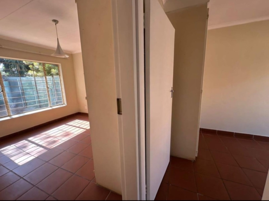 2 Bedroom Property for Sale in Annlin Gauteng