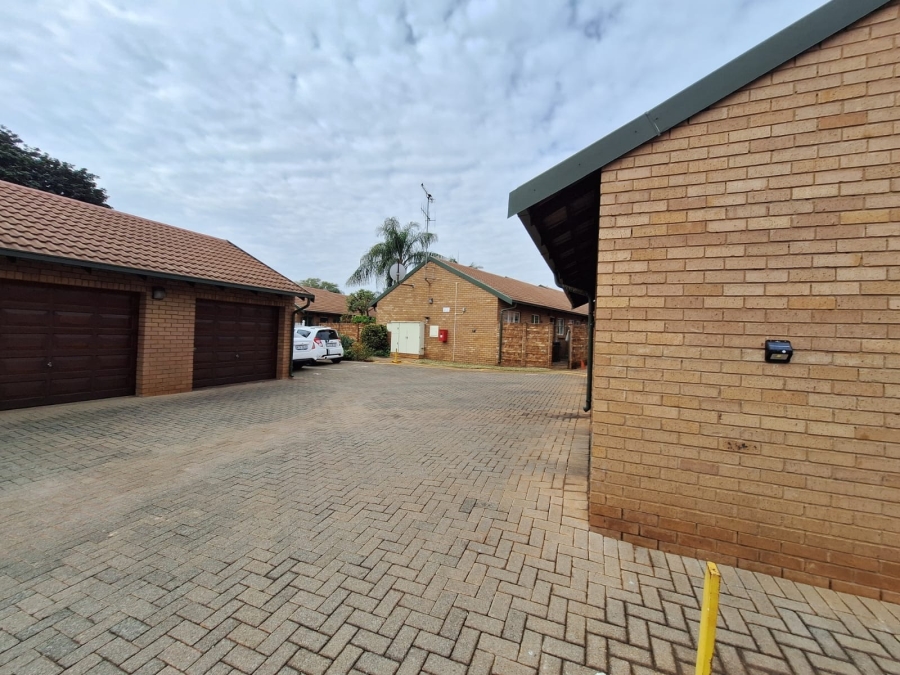 2 Bedroom Property for Sale in Annlin Gauteng