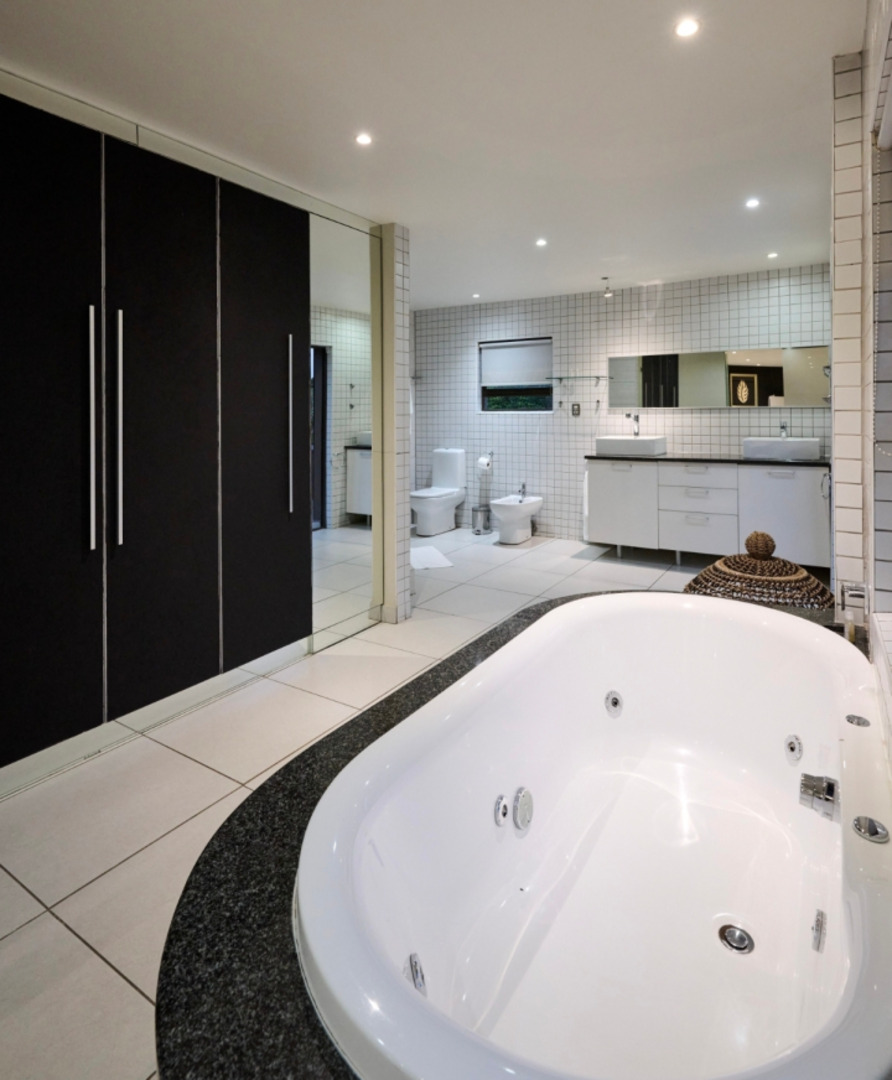 To Let 4 Bedroom Property for Rent in Sandown Gauteng