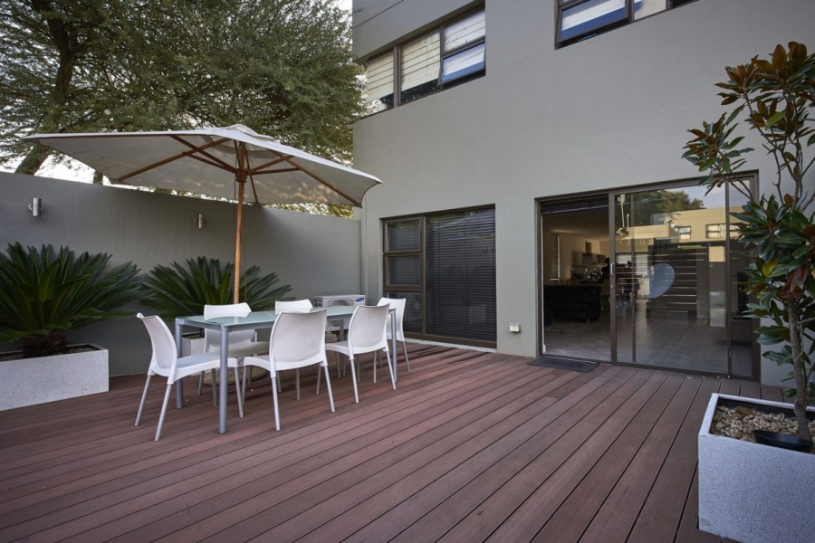 To Let 4 Bedroom Property for Rent in Sandown Gauteng