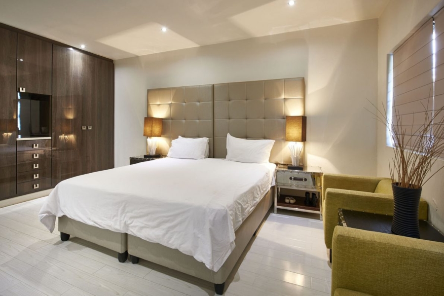 To Let 4 Bedroom Property for Rent in Sandown Gauteng