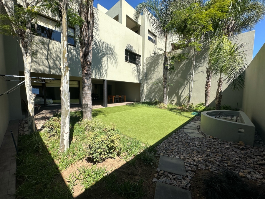 To Let 2 Bedroom Property for Rent in Sandown Gauteng