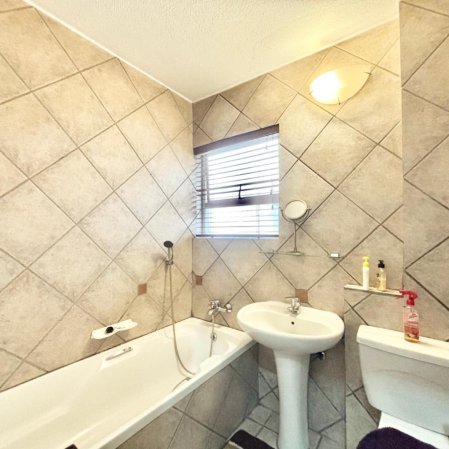 To Let 2 Bedroom Property for Rent in Morningside Gauteng