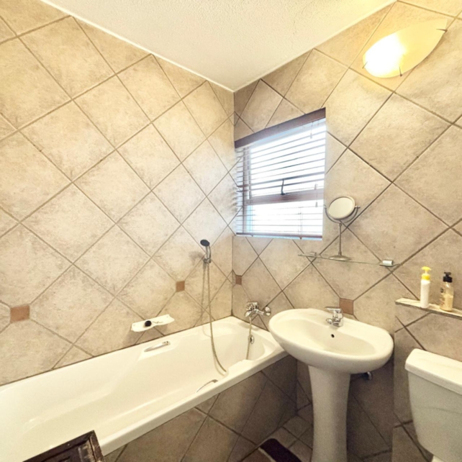 To Let 2 Bedroom Property for Rent in Morningside Gauteng