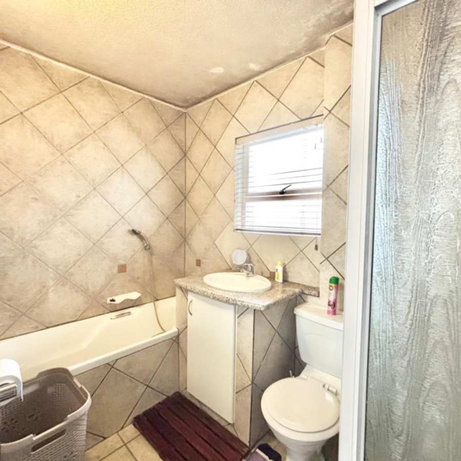 To Let 2 Bedroom Property for Rent in Morningside Gauteng