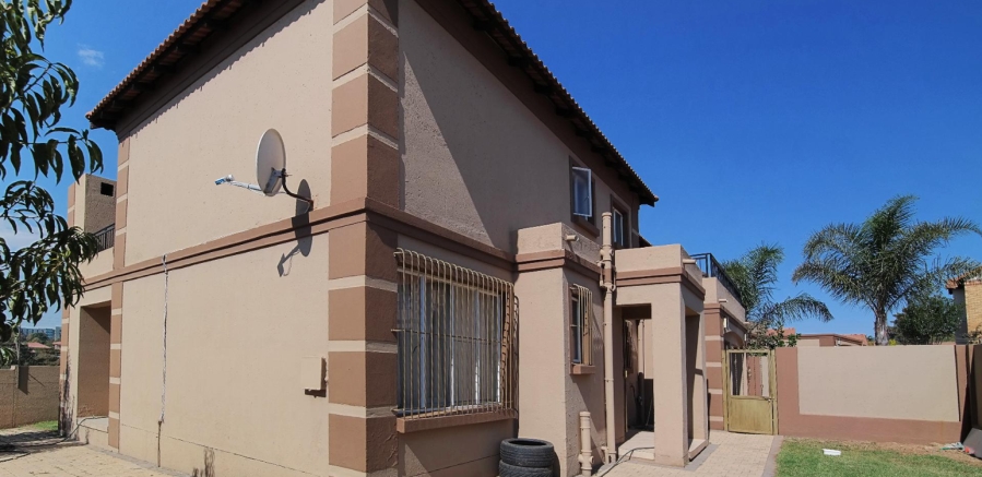 3 Bedroom Property for Sale in Noordwyk Gauteng
