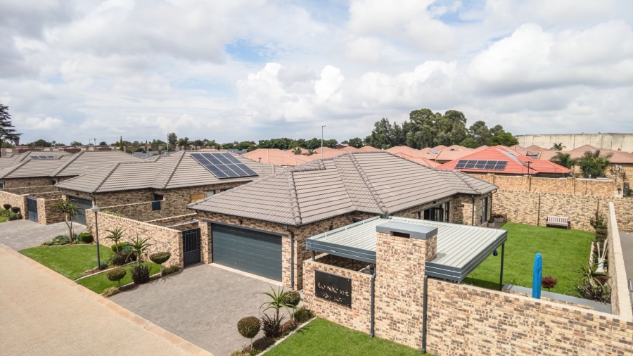 3 Bedroom Property for Sale in Dayanglen Gauteng