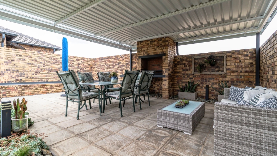 3 Bedroom Property for Sale in Dayanglen Gauteng