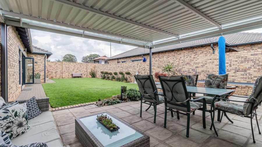 3 Bedroom Property for Sale in Dayanglen Gauteng