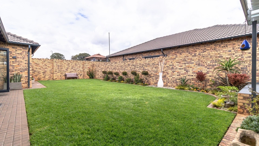 3 Bedroom Property for Sale in Dayanglen Gauteng