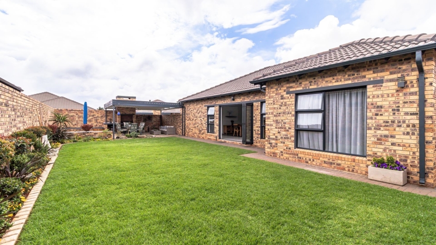 3 Bedroom Property for Sale in Dayanglen Gauteng