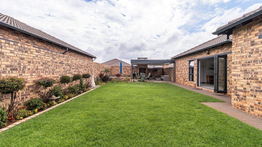 3 Bedroom Property for Sale in Dayanglen Gauteng