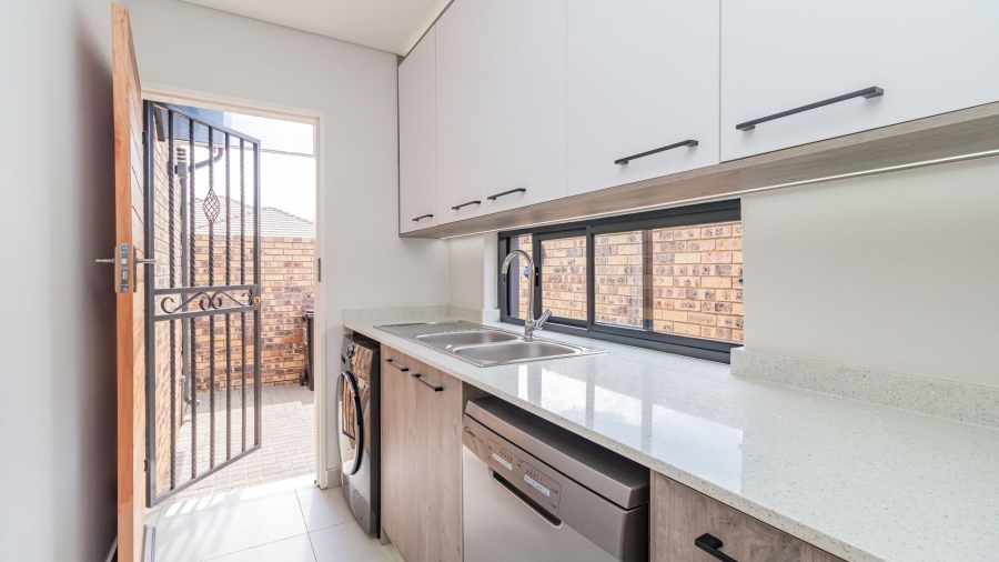 3 Bedroom Property for Sale in Dayanglen Gauteng