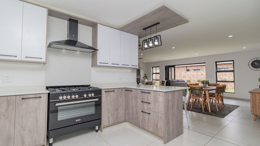 3 Bedroom Property for Sale in Dayanglen Gauteng