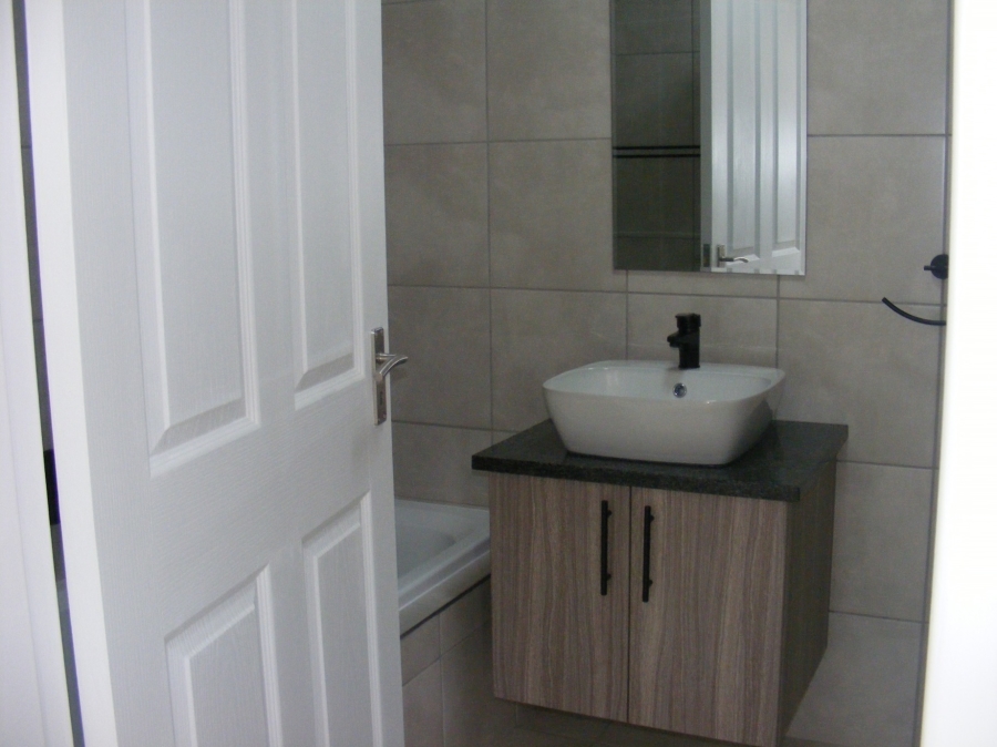 2 Bedroom Property for Sale in Brackendowns Gauteng