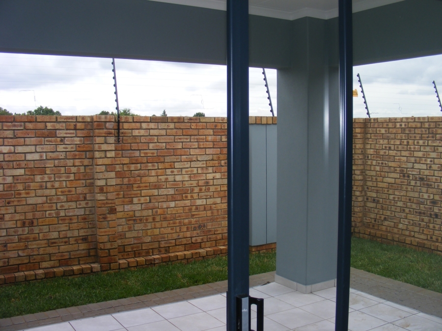 2 Bedroom Property for Sale in Brackendowns Gauteng