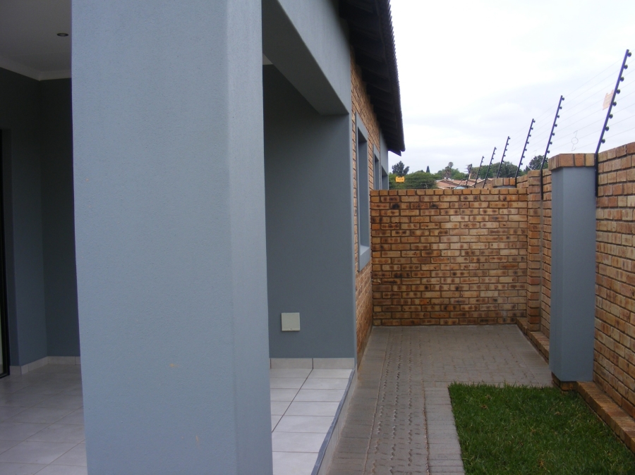 2 Bedroom Property for Sale in Brackendowns Gauteng