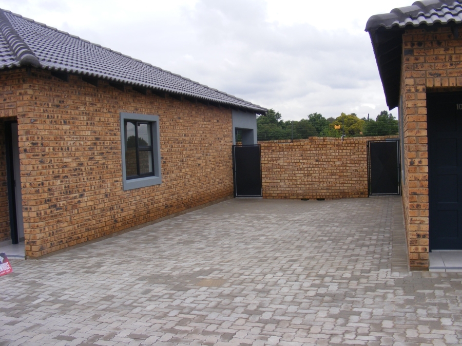2 Bedroom Property for Sale in Brackendowns Gauteng