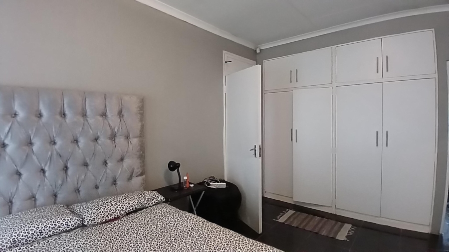 4 Bedroom Property for Sale in Brackendowns Gauteng