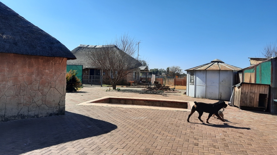 4 Bedroom Property for Sale in Mullerstuine Gauteng