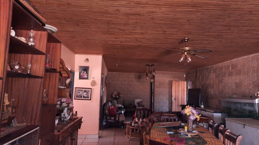 4 Bedroom Property for Sale in Mullerstuine Gauteng