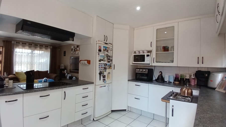 3 Bedroom Property for Sale in New Redruth Gauteng