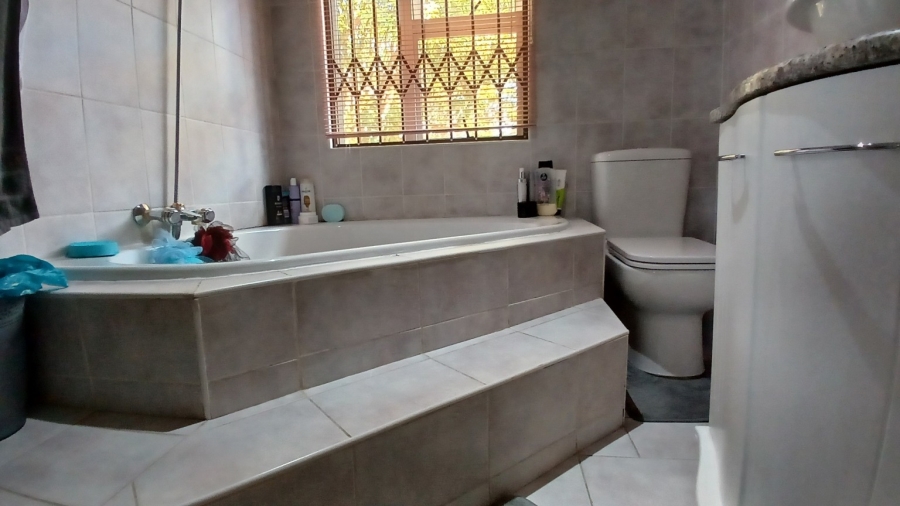 3 Bedroom Property for Sale in New Redruth Gauteng