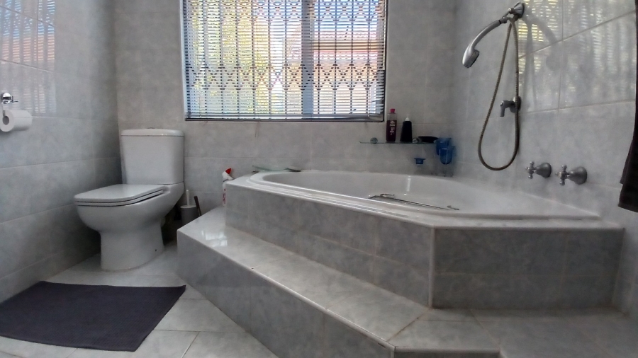 3 Bedroom Property for Sale in New Redruth Gauteng