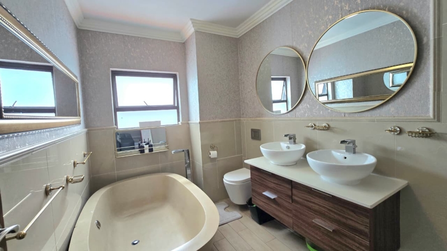 4 Bedroom Property for Sale in Blue Valley Golf Estate Gauteng